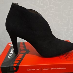 Rialto Women's Elegant Black Heels
